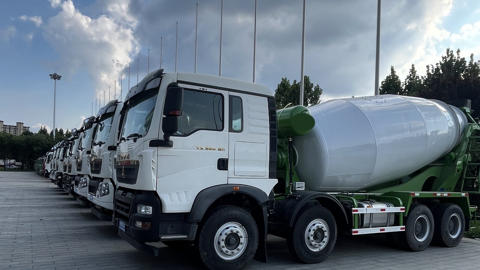 HOWO TX 350 concrete mixer trucks