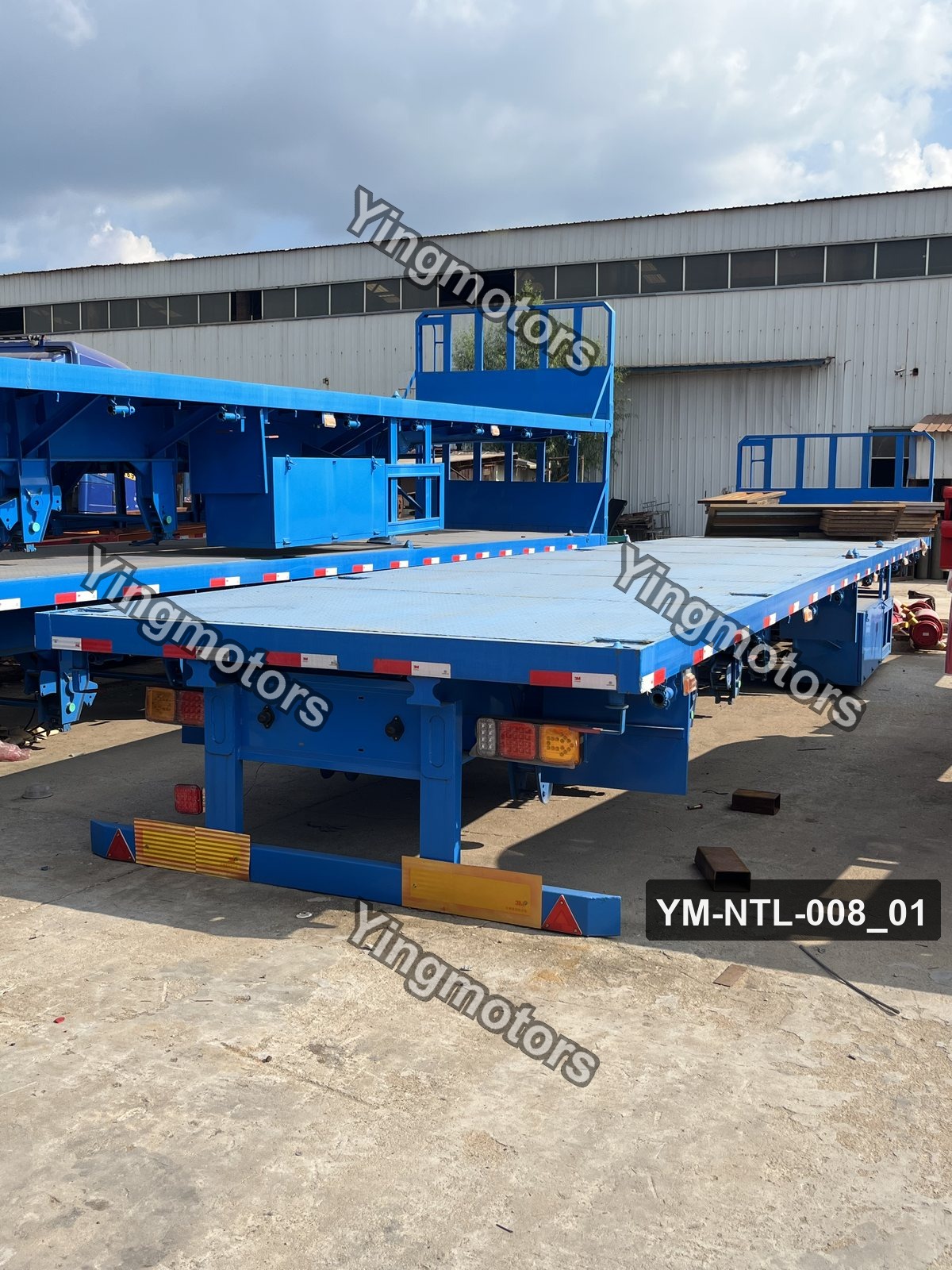 Blue Flatbed Semi-Trailer
